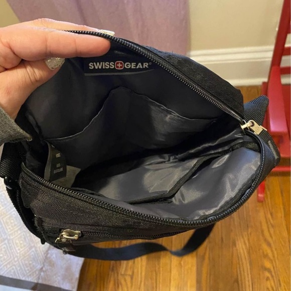 Swiss gear cross body bag - Picture 3 of 3